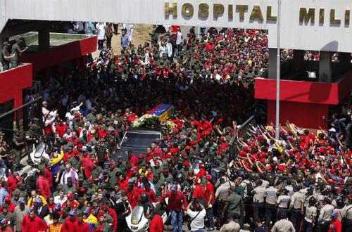 Venezuelan citizens on the procession route